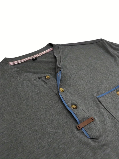 T-shirt elegante con colletto rotondo e tasca